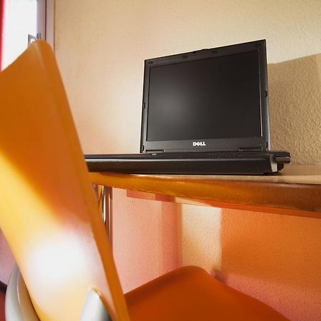 Premiere Classe Évreux Pokój zdjęcie A Dell Studio 17