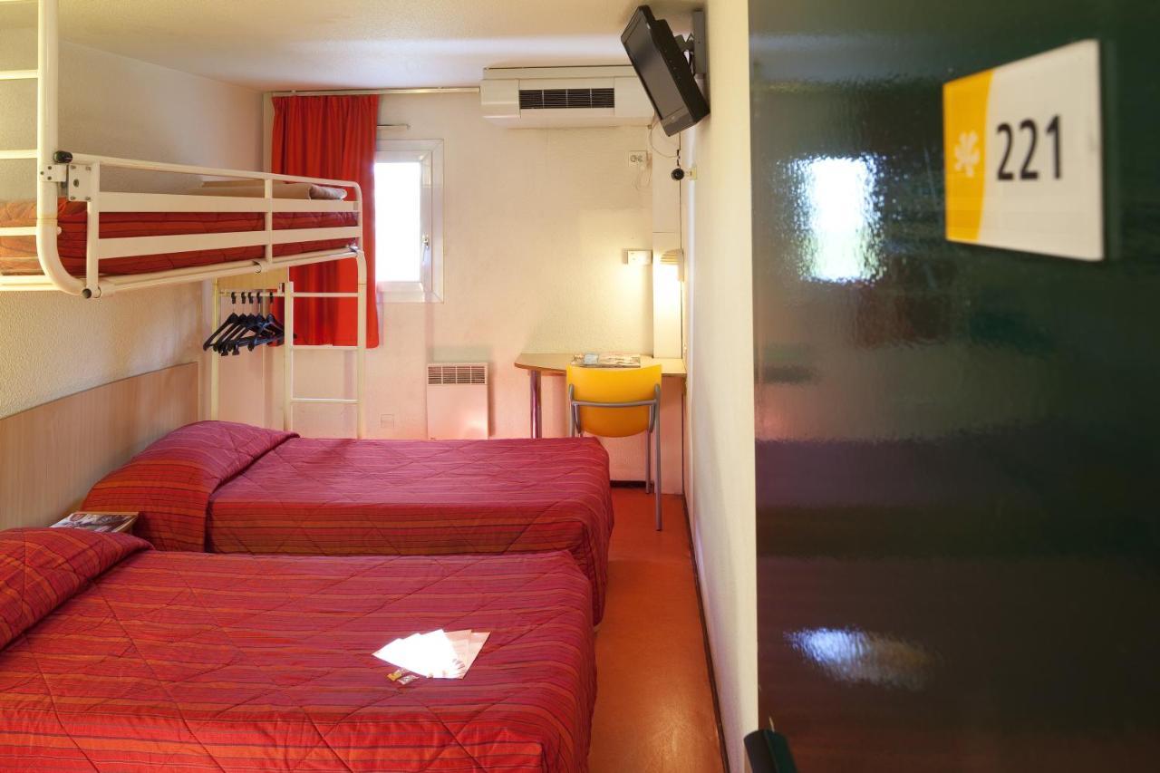 Premiere Classe Évreux Zewnętrze zdjęcie A typical room at a hotel
