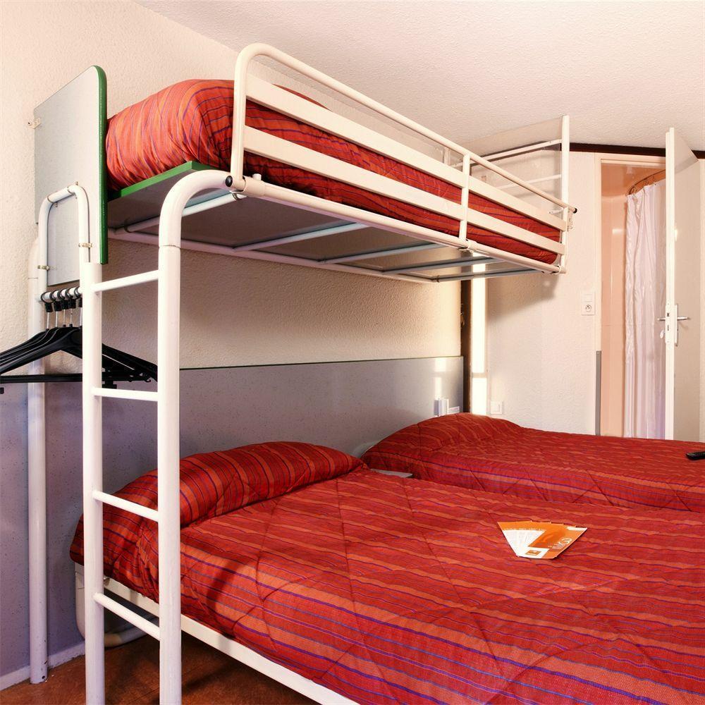 Premiere Classe Évreux Zewnętrze zdjęcie A typical room at a hotel