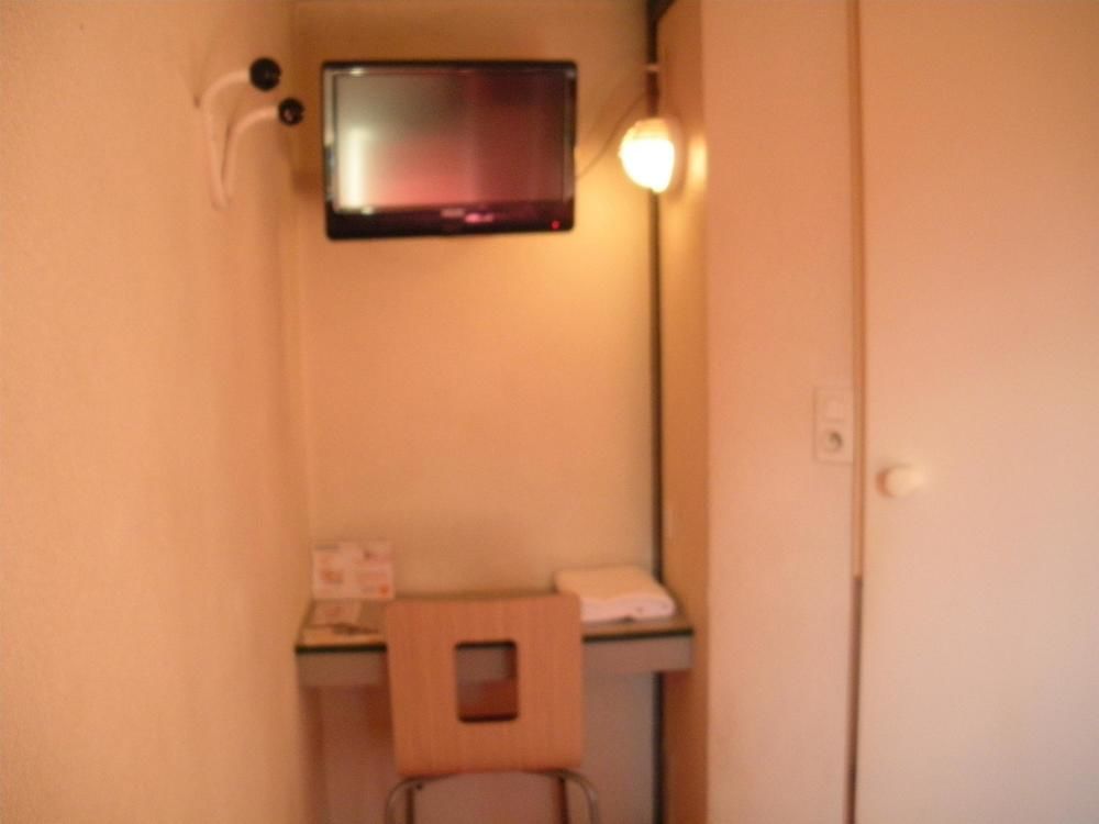 Premiere Classe Évreux Zewnętrze zdjęcie A room at a typical Japanese love hotel