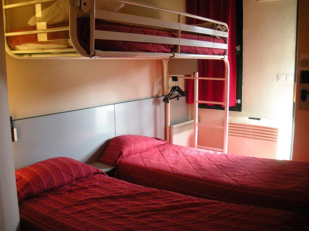 Premiere Classe Évreux Zewnętrze zdjęcie A typical room at a French Ibis budget hotel