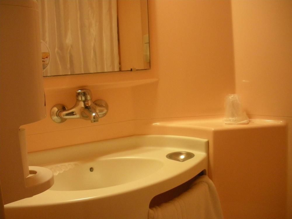 Premiere Classe Évreux Zewnętrze zdjęcie A washbasin