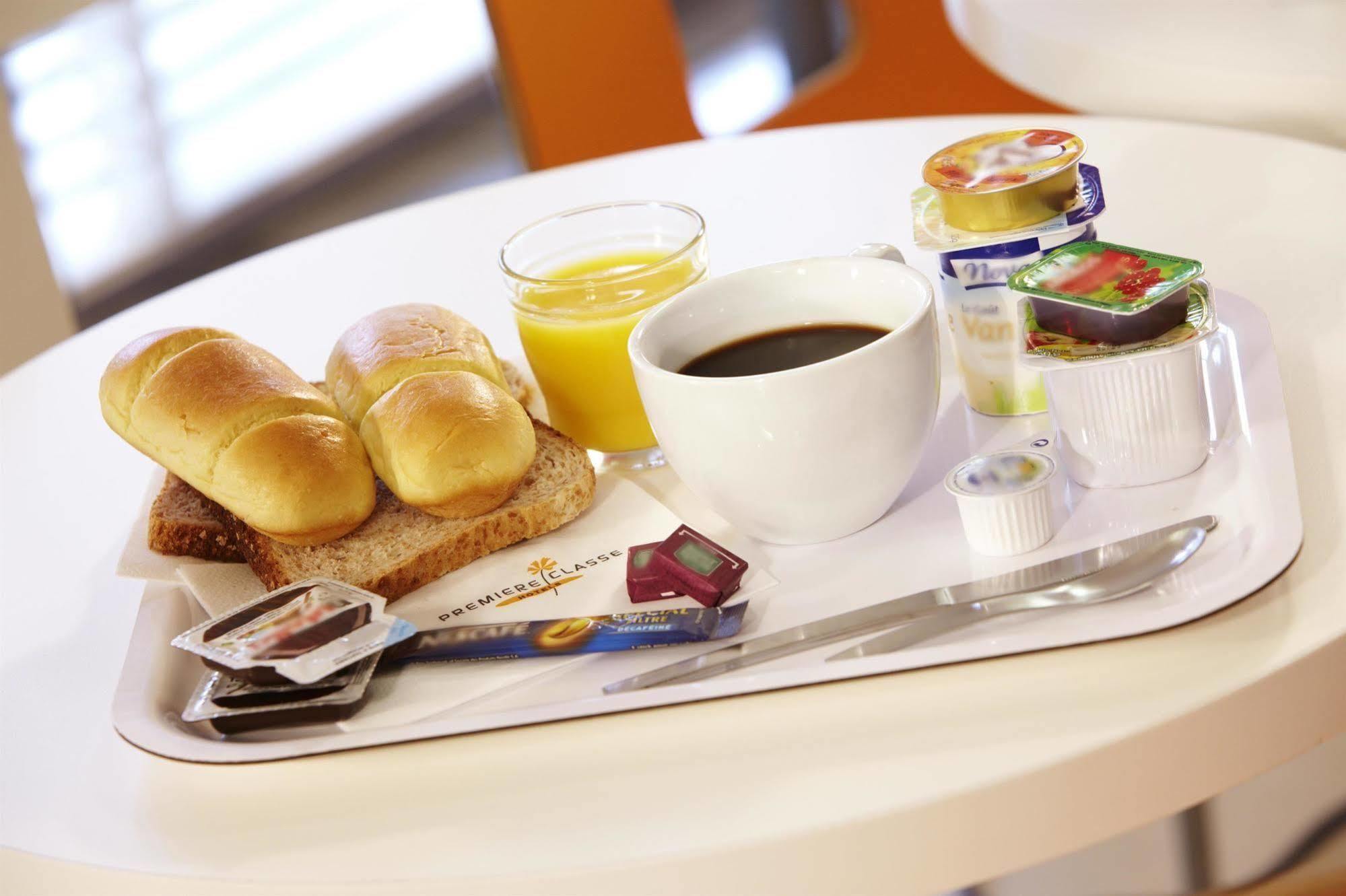 Premiere Classe Évreux Zewnętrze zdjęcie A typical breakfast