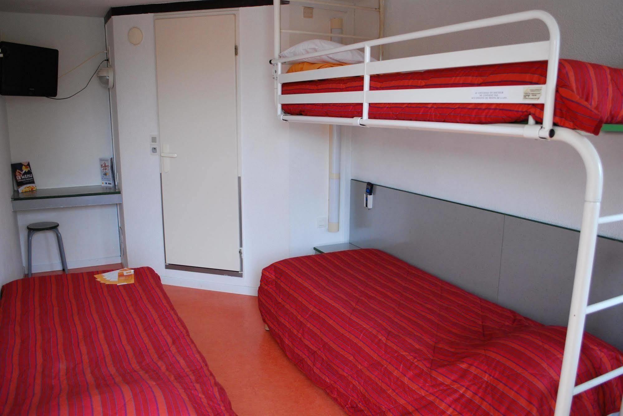 Premiere Classe Évreux Zewnętrze zdjęcie A typical room at a youth hostel