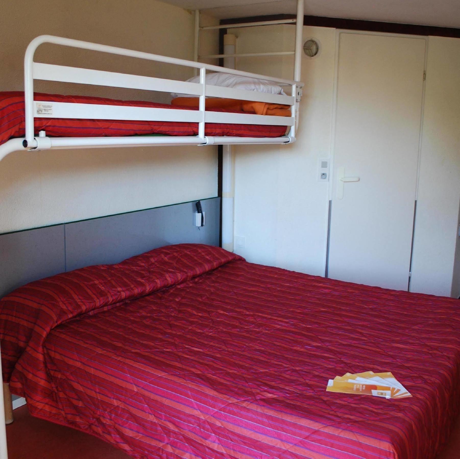 Premiere Classe Évreux Zewnętrze zdjęcie A bunk bed in a hotel room